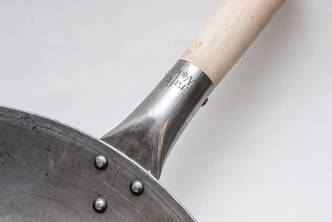 Craft Wok Flat Hand Hammered Carbon Steel Pow Wok with Wooden and Steel Helper Handle (14 Inch, Flat Bottom) / 731W316