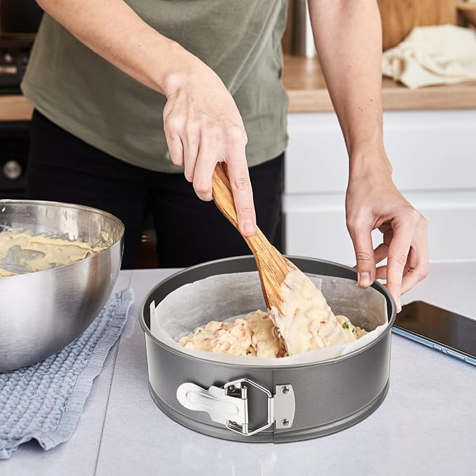 4 Pcs 8 Inch Non Stick Springform Pan with Removable Bottom Carbon Steel Round Springform Cheesecake Pan with Stainless Steel Spring Buckles for Baking Kitchens Restaurant(Gray)