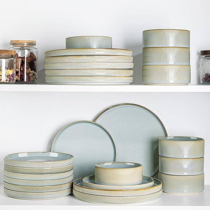 TheTerra Ceramic Dinnerware Sets for 6, 18 Pieces Porcelain Lightweight Speckled Plates and Bowls Sets, Scratch Resistant Dish Set, Oven & Microwave & Dishwasher Safe, Illusion Blue